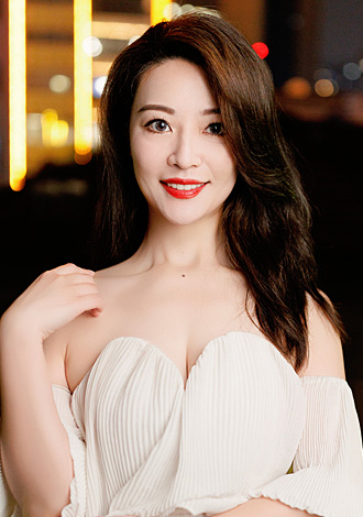 Date the member of your dreams: beautiful Asian member Yongqi from Shanghai